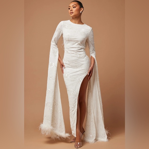 Fashion Nova Dresses & Skirts - Fashion Nova Luxe Viviane Velvet Gown-White-Size Large NWT🤍🔥